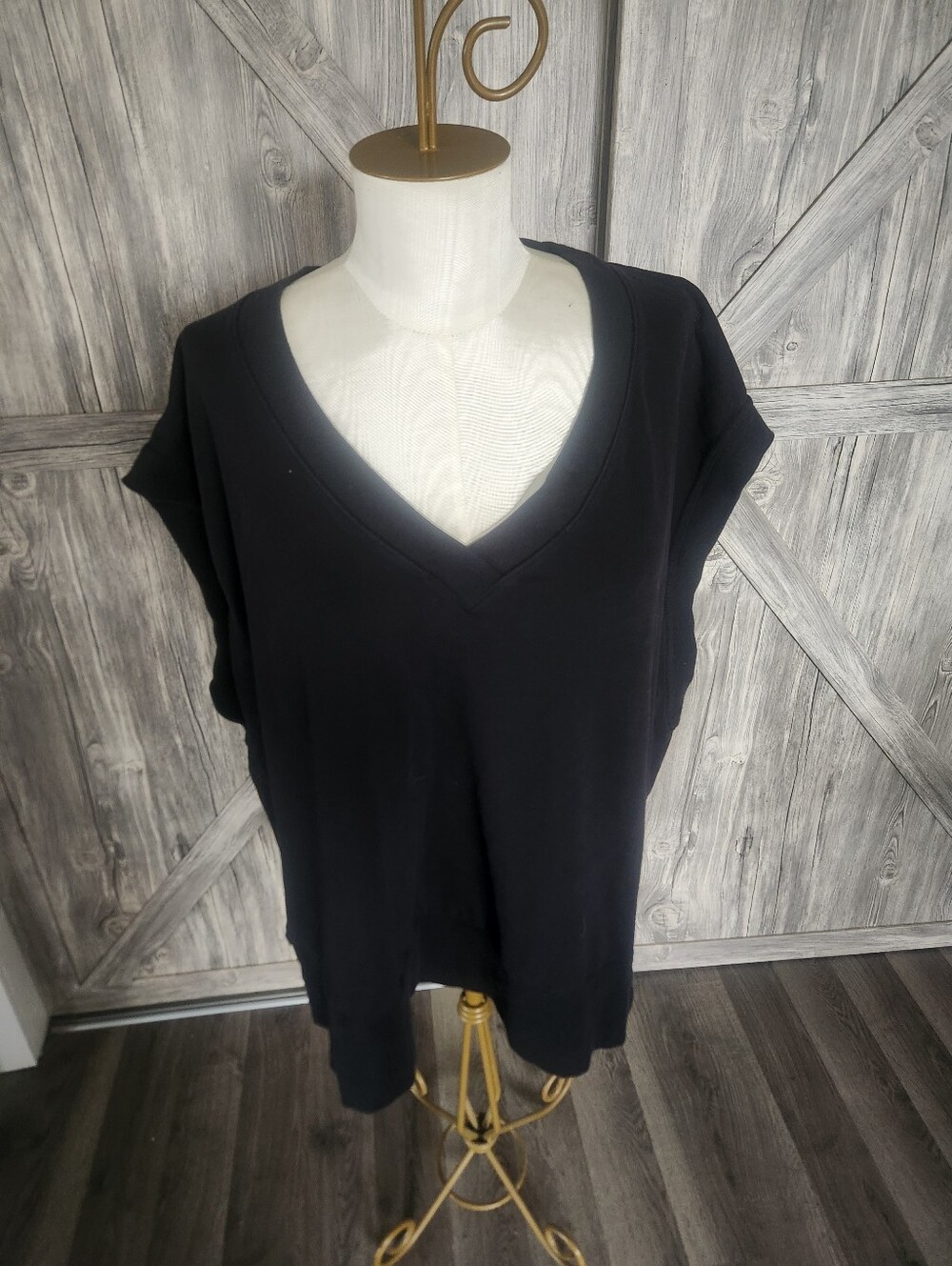 Athleta Black V-Neck Short Sleeveless Sweatshirt